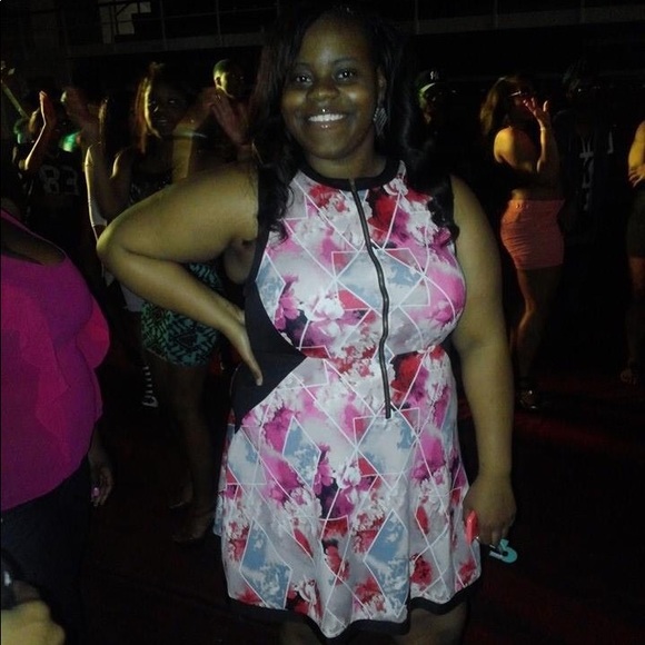 Dress - Picture 4 of 4